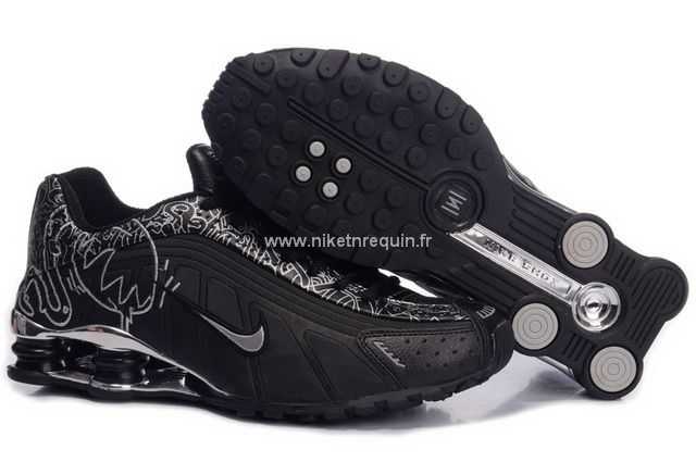 Noir Nike Shox R4